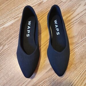 Women's wasps flat slip on shoe